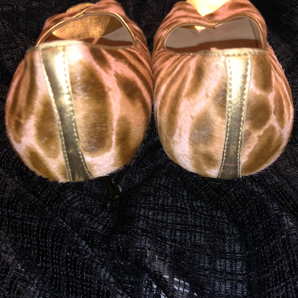 Manolo Blahnik Leopard Print Heels - Picture 4 of 11